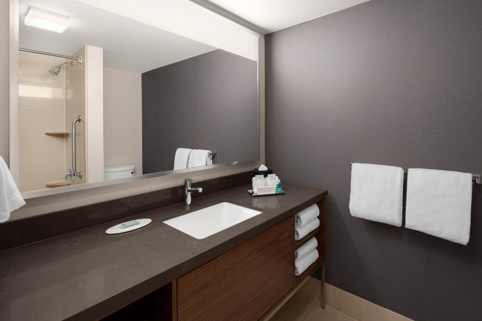 Courtyard By Marriott Seattle Bellevue/downtown Hotel 3*