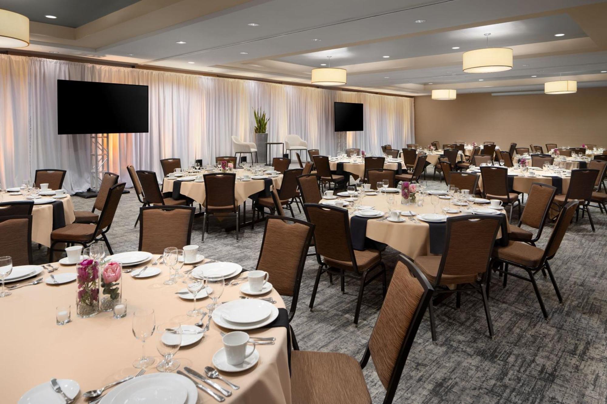 Courtyard By Marriott Seattle Bellevue/downtown