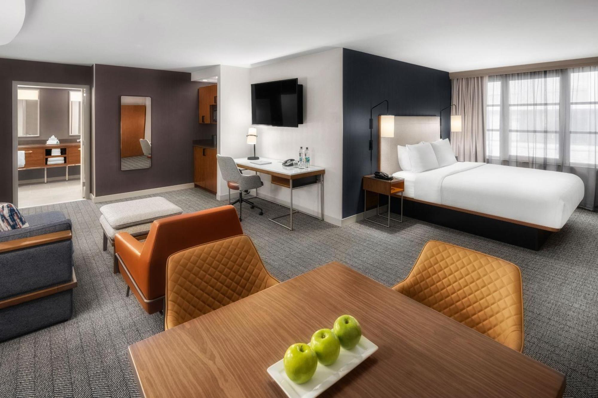 Courtyard By Marriott Seattle Bellevue/downtown