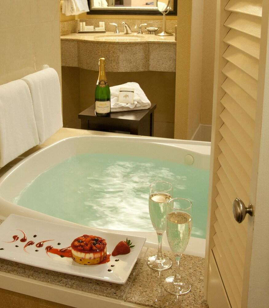 Courtyard By Marriott Seattle Bellevue/downtown Hotel 3*