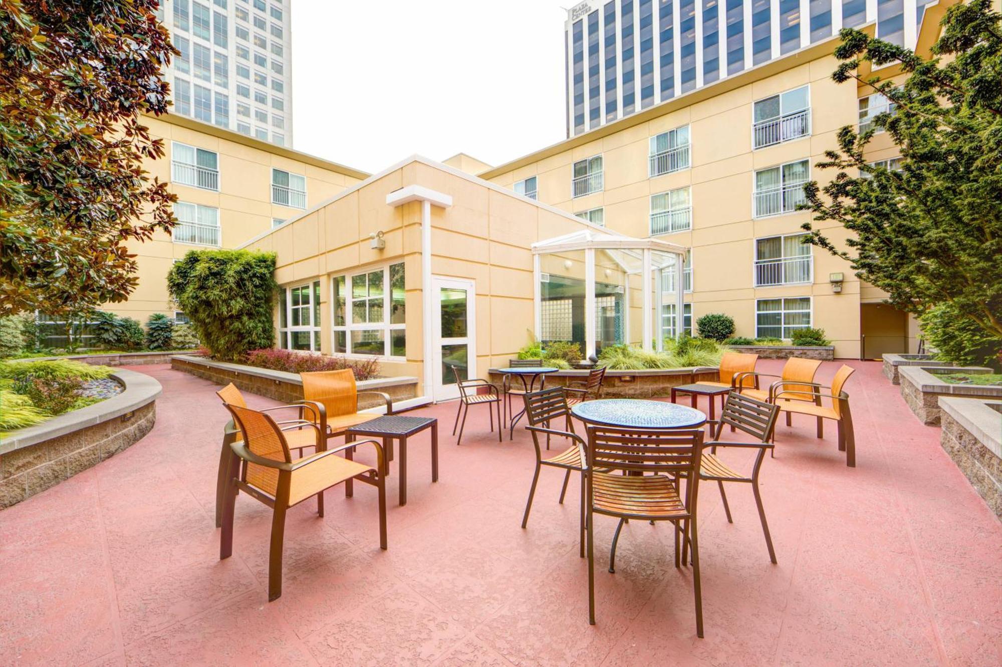 Courtyard By Marriott Seattle Bellevue/downtown 3*